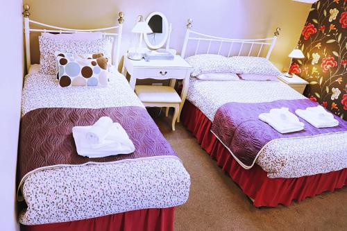 2 double beds