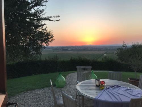 شرفة/ تراس, Tuscan country house for 6 people, ideally located in Creti