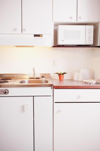 廚房, 鄉村俱樂部汽車旅館 (Country Club Inn) in 拉孔布 (AB)