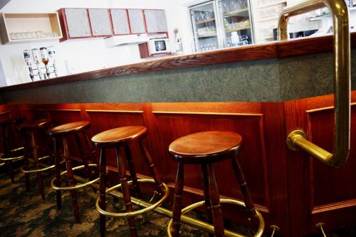 Country Club Inn - Accommodation - Lacombe