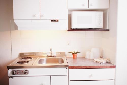 廚房, 鄉村俱樂部汽車旅館 (Country Club Inn) in 拉孔布 (AB)