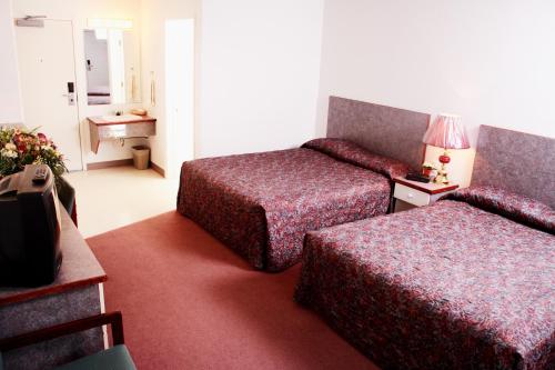 2 queen beds