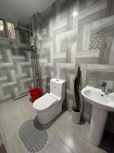 room detail thumbnail 2