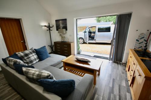 Ferndown Holiday Let - Tap to explore photos