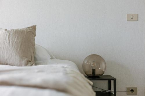 Huswell - Apartment with lake view & common indoor pool