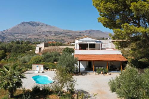 GuestHost - La Giara - Villa with Swimming Pool and Parking