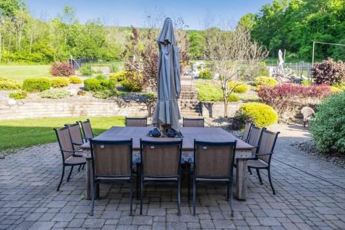 Estate with pool on 11 beautiful acres in Monroe, USA