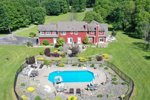 Estate with pool on 11 beautiful acres in Monroe, USA