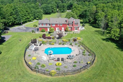 Estate with pool on 11 beautiful acres in Monroe, USA