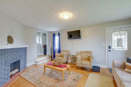 Inviting Vacation Home 2 Mi to Mill Creek Falls! in Garfield Heights, USA