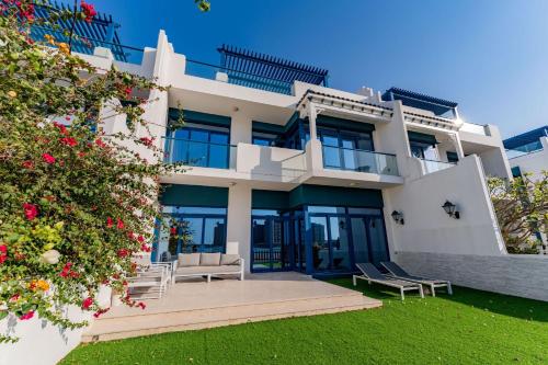 Private 5 bedroom beach villa, Dubái