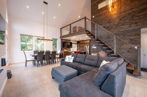 Le Jarret Noir! Chalet NEUF en nature SPA/Vue Lac in Pohenegamook (QC)