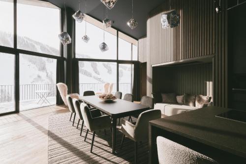 Deluxe 2 Bedroom Penthouse with Sauna