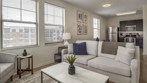 Landing at AP The Spectrum Apartments - 1 Bedroom in Chamberlayne Industrial Center in Richmond, USA