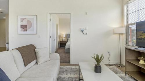 Landing at AP The Spectrum Apartments - 1 Bedroom in Chamberlayne Industrial Center in Richmond, USA