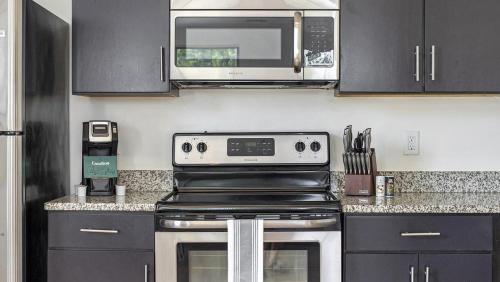 Landing at AP The Spectrum Apartments - 1 Bedroom in Chamberlayne Industrial Center in Richmond, USA