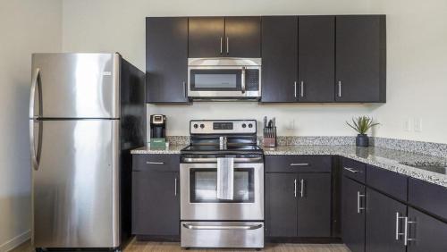 Landing at AP The Spectrum Apartments - 1 Bedroom in Chamberlayne Industrial Center in Richmond, USA