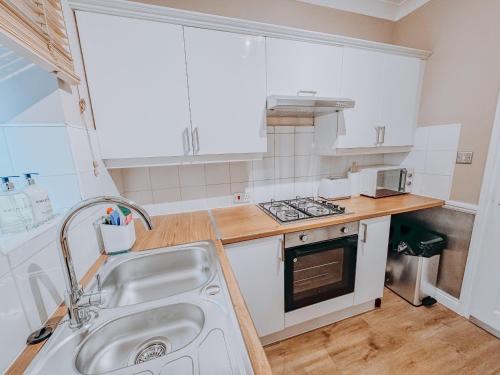 Central 2 bed apartment walking distance to beach in Bournemouth