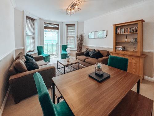 Central 2 bed apartment walking distance to beach in Bournemouth