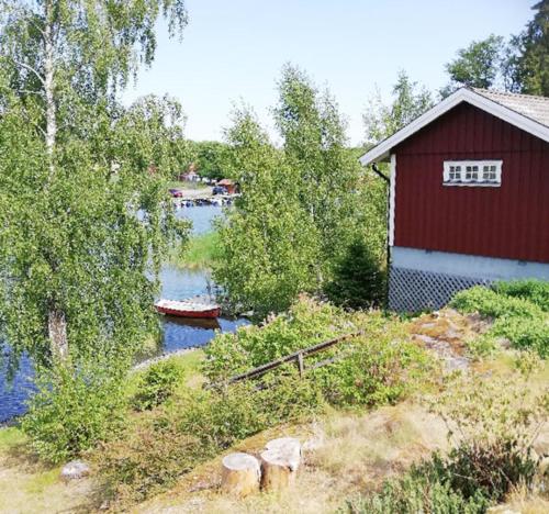 House with lake plot and own jetty on Skansholmen outside Nykoping