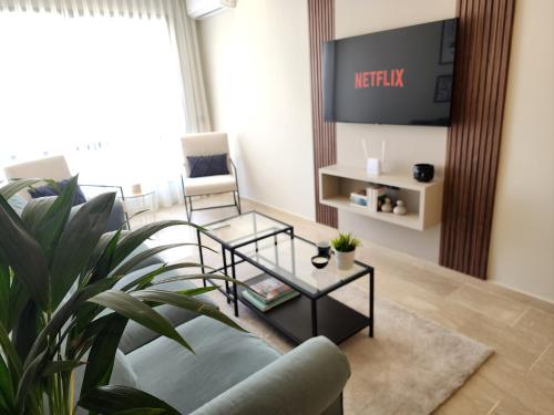 The 51 Hermitage by IB Signature - Elegant 1BR, Peaceful - 24 x7 Security - Self check-in - Parking - City View with terrace - Walk to Cafes! City Centre & Tram, Casablanca (fotografie 4)