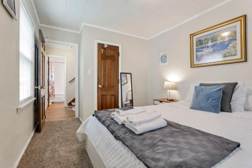 The Blue Beechwald Bungalow in Columbus, USA