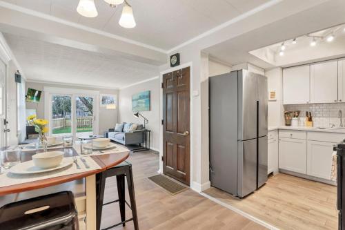 The Blue Beechwald Bungalow in Columbus, USA