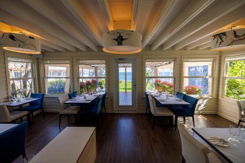 Restaurant, Hotel Les Trois Soeurs in Perce (QC)