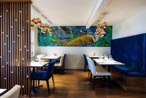 Restaurant, Hotel Les Trois Soeurs in Perce (QC)
