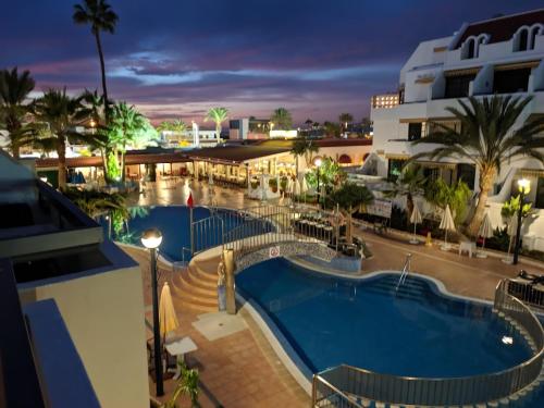 Colon II apartment with aircon, pool bar, beachside - Playa De Las Américas, Tenerife