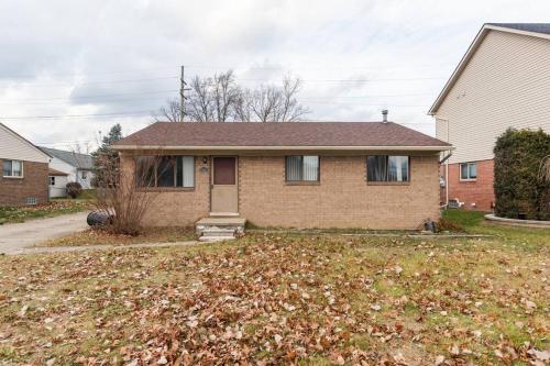 Cozy home in 5-star LivoniaWestlandCanton neighborhood in Livonia, USA