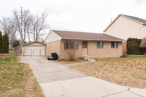 Cozy home in 5-star LivoniaWestlandCanton neighborhood in Livonia, USA