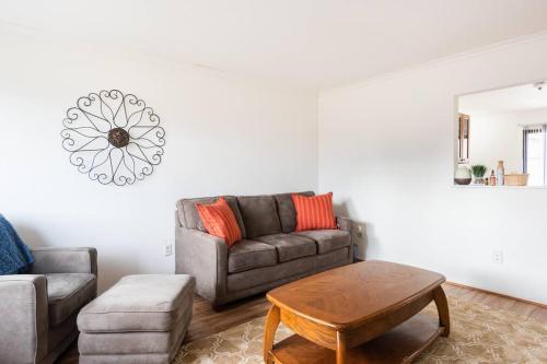 Cozy home in 5-star LivoniaWestlandCanton neighborhood in Livonia, USA