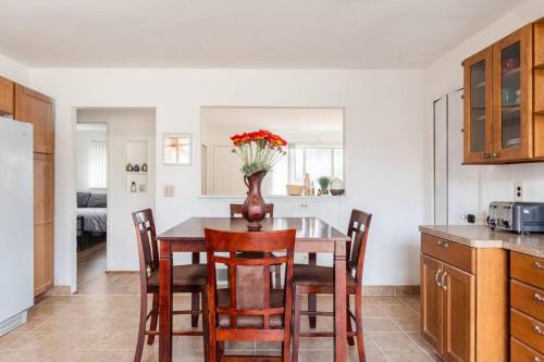 Cozy home in 5-star LivoniaWestlandCanton neighborhood in Livonia, USA