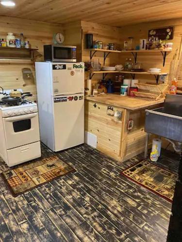 2 Bed 1 Bath Quiet Cabin Outskirts of Davenport in Davenport, USA