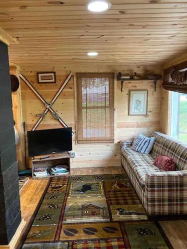 2 Bed 1 Bath Quiet Cabin Outskirts of Davenport in Davenport, USA