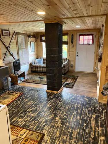 2 Bed 1 Bath Quiet Cabin Outskirts of Davenport in Davenport, USA