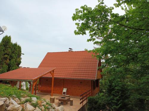 Lili's Lovely Log Home in the Forest