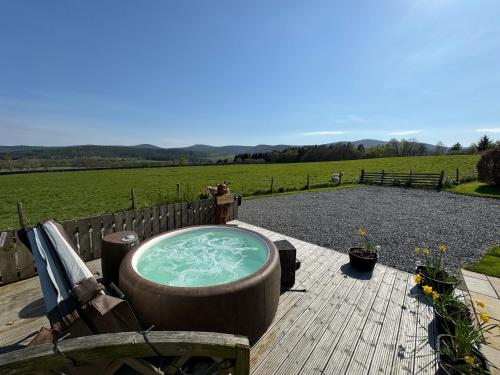 Drumhead Cottage Finzean, Banchory Aberdeenshire Self Catering with Hot Tub