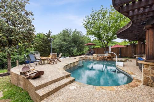 Magical 5BR W Pool, Hot Tub, Lake, Basketball Court