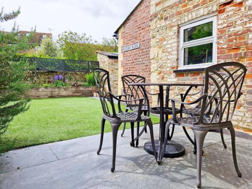 Four Priory Road Chichester - image 11