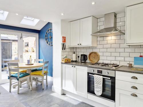 Four Priory Road Chichester - image 9