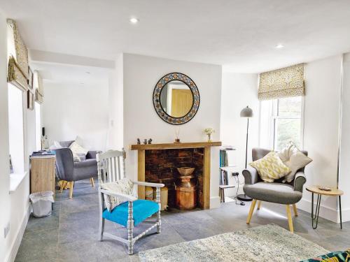 Four Priory Road Chichester - image 10