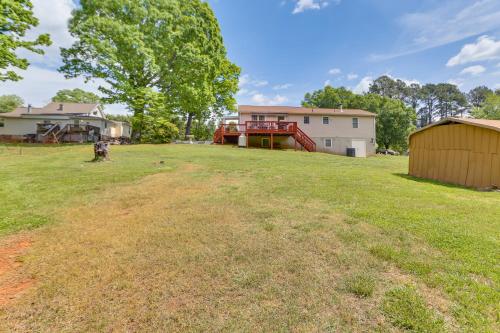 Chatham Getaway with Fireplace, Deck and Gas Grill!