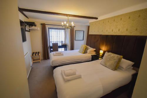 2 twin beds