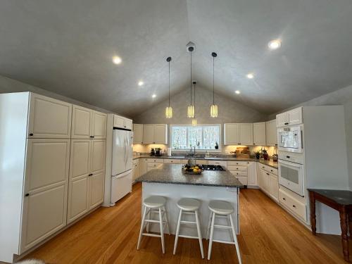 Modern House Family Retreat in Orono