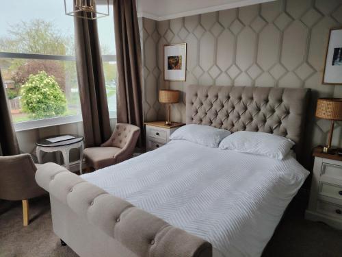 Double Room room in Linroy Guest House