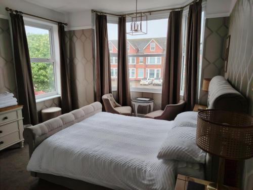 Double Room image 4