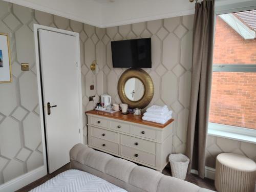 Double Room image 3