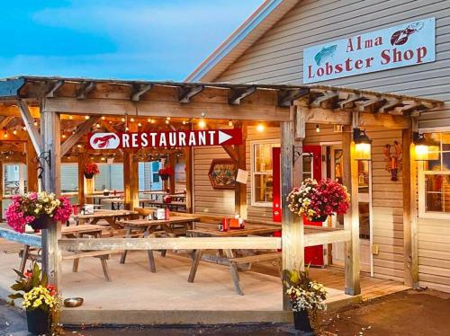 ห้องอาหาร, Finn's Studio, Fundy Park in อัลม่า